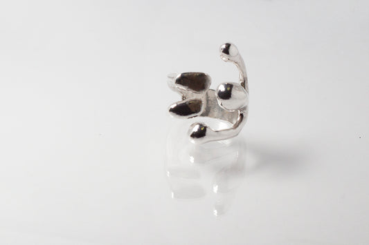 Anillo Maitia en plata 925 con diseño de abrazo