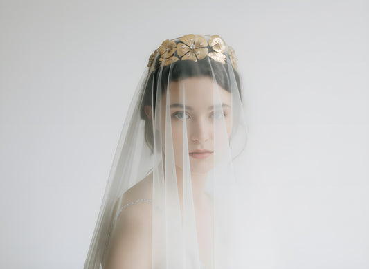 Corona Anastasia artesanal para novia, elegante accesorio para bodas hecho a mano en España