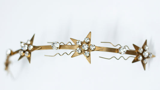 Cubre raíz Isadora dorado con estrellas para novia elegante