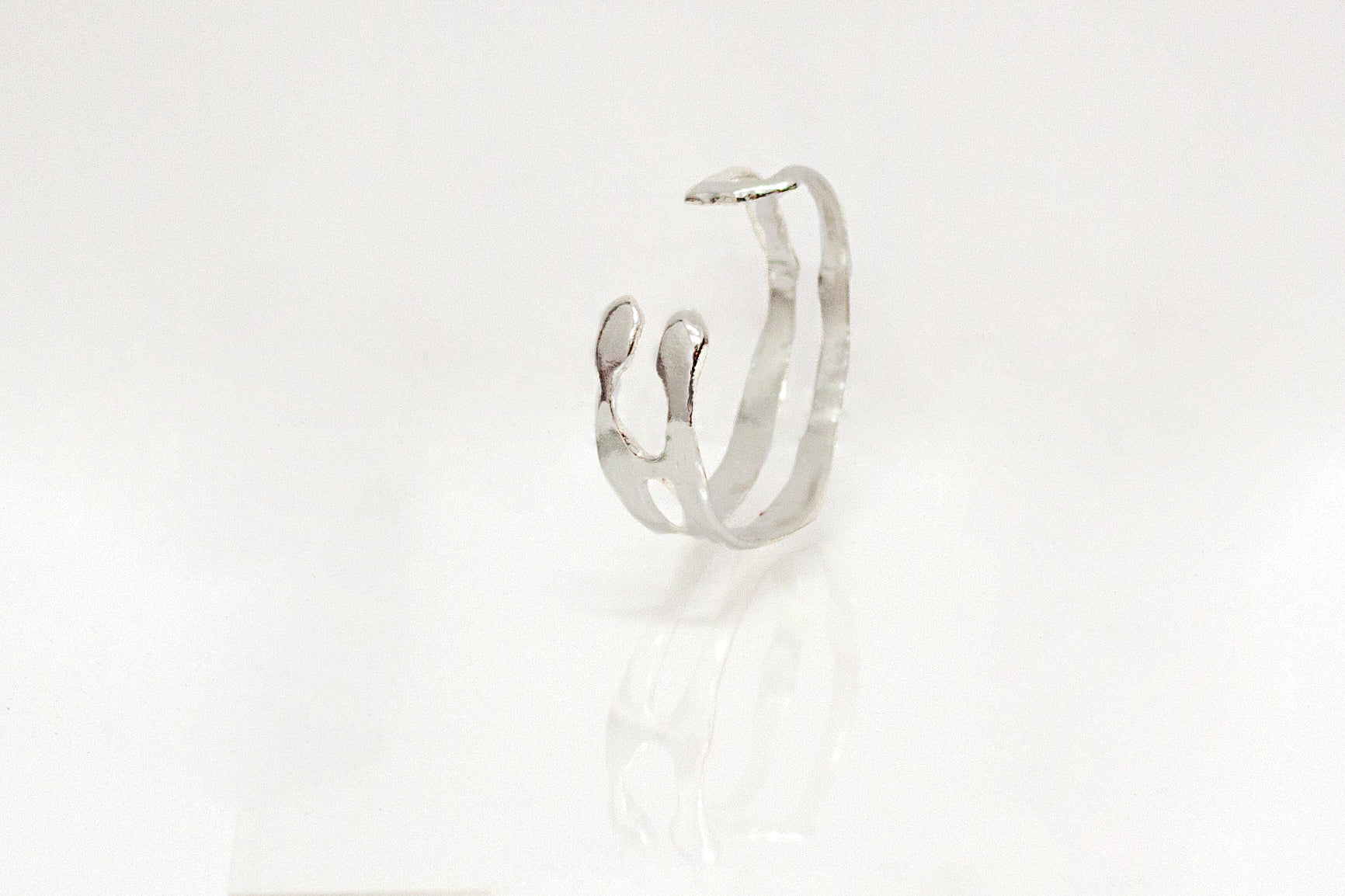 Pulsera Siempre Juntos en plata de ley 925 con diseño de pareja entrelazada